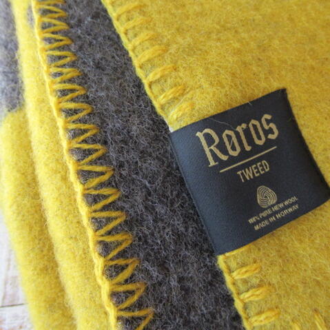 送料無料！ROROS TWEED / ロロス　ツイード　ブランケットGATTO-MINI GRAY/YELLOW by AOI HUBER-KONO / ガット-ミニ　色：グレーイエロー by 葵　フーバー　河野　100×130cm北欧/ノルウェー/ウール/羊毛/毛布/膝掛け/ひざかけ/ひざ掛け/クリスマス/還暦