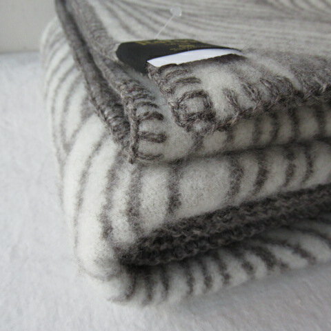 送料無料！ROROS TWEED / ロロス　ツイード　ブランケットNATURPLEDD FLETTE / ナチュールプレード　フレッテ　 ハーフ　130×100cm北欧 / ノルウェー / ウール / 羊毛 / 毛布 / 膝掛け / ひざかけ / ひざ掛け / プレゼント / クリスマス / 還暦
