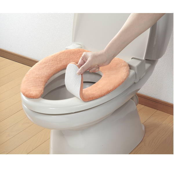 サンコー ハイソフトベンザシート 洗えるふんわり便座シート 置くだけ吸着 パンプ...