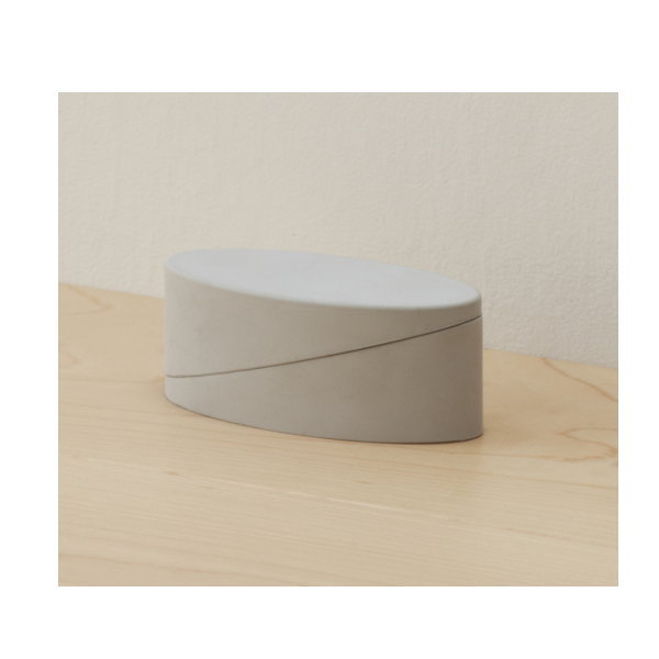 TOATOAの「着せ替え」を実現するのがユニバーサルベース。 リノベーションや模様替え、壊れたときにも、工事不要でシェルだけ交換できます。 いいものはきちんと手入れして、末永く大切に使う。 TOATOAはストック型社会の理念に共鳴する戸あたりです。 上部パーツをはずすと、ドアストッパーに！ すっきり納まって、置き場所にも困りません。 Material：合成ゴム＋鉄 Size：W75×D36×H30mm Made：日本製●仕様・寸法・デザインについては予告なく変更されることがあります。 ●画像はイメージです。代表画像を使用することがあります。 ●ご返品、交換、発注後のキャンセルはできません。 ●都度お取り寄せ発注のため突然の欠品等がありましたら連絡させていただきます。 関連商品 ●SKB TOATOA 床付けタイプ B1-W-CB-01 カーボンブラック 1セット ●SKB TOATOA 床付けタイプ B1-W-AG-01 アッシュグレー 1セット ●SKB TOATOA 床付けタイプ B1-W-NW-01 ナチュラルホワイト 1セット ●SKB TOATOA 床付けタイプ B1-W-CA-01 カフェオレ 1セット ●SKB TOATOA 床付けタイプ B1-W-CH-01 チョコレート 1セット ●SKB TOATOA 床付けタイプ C1-W-CB-01 カーボンブラック 1セット ●SKB TOATOA 床付けタイプ C1-W-AG-01 アッシュグレー 1セット ●SKB TOATOA 床付けタイプ C1-W-NW-01 ナチュラルホワイト 1セット ●SKB TOATOA 床付けタイプ C1-W-CA-01 カフェオレ 1セット ●SKB TOATOA 床付けタイプ C1-W-CH-01 チョコレート 1セット ●SKB TOATOA 床付けタイプ E2-W-CB-01 カーボンブラック 1セット ●SKB TOATOA 床付けタイプ E2-W-AG-01 アッシュグレー 1セット ●SKB TOATOA 床付けタイプ E2-W-NW-01 ナチュラルホワイト 1セット ●SKB TOATOA 床付けタイプ E2-W-CA-01 カフェオレ 1セット ●SKB TOATOA 床付けタイプ E2-W-CH-01 チョコレート 1セット ●SKB TOATOA 床付けタイプ H1-W-MP-01 メープル 1セット ●SKB TOATOA 床付けタイプ H1-W-CR-01 チェリー 1セット ●SKB TOATOA 床付けタイプ H1-W-WL-01 ウォールナット 1セット ●SKB TOATOA 床付けタイプ S1-W-MP-01 メープル 1セット ●SKB TOATOA 床付けタイプ S1-W-CR-01 チェリー 1セット ●SKB TOATOA 床付けタイプ S1-W-WL-01 ウォールナット 1セット ●SKB TOATOA 床付けタイプ・オプション部品 コンクリ床用M8アンカー OP-CT-M8-01 1セット ●SKB TOATOA 床付けタイプ・オプション部品 既設M10アンカー取付用座 OP-CK-M10-01 1セット