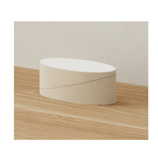 TOATOAの「着せ替え」を実現するのがユニバーサルベース。 リノベーションや模様替え、壊れたときにも、工事不要でシェルだけ交換できます。 いいものはきちんと手入れして、末永く大切に使う。 TOATOAはストック型社会の理念に共鳴する戸あたりです。 上部パーツをはずすと、ドアストッパーに！ すっきり納まって、置き場所にも困りません。 Material：合成ゴム＋鉄 Size：W75×D36×H30mm Made：日本製●仕様・寸法・デザインについては予告なく変更されることがあります。 ●画像はイメージです。代表画像を使用することがあります。 ●ご返品、交換、発注後のキャンセルはできません。 ●都度お取り寄せ発注のため突然の欠品等がありましたら連絡させていただきます。 関連商品 ●SKB TOATOA 床付けタイプ B1-W-CB-01 カーボンブラック 1セット ●SKB TOATOA 床付けタイプ B1-W-AG-01 アッシュグレー 1セット ●SKB TOATOA 床付けタイプ B1-W-NW-01 ナチュラルホワイト 1セット ●SKB TOATOA 床付けタイプ B1-W-CA-01 カフェオレ 1セット ●SKB TOATOA 床付けタイプ B1-W-CH-01 チョコレート 1セット ●SKB TOATOA 床付けタイプ C1-W-CB-01 カーボンブラック 1セット ●SKB TOATOA 床付けタイプ C1-W-AG-01 アッシュグレー 1セット ●SKB TOATOA 床付けタイプ C1-W-NW-01 ナチュラルホワイト 1セット ●SKB TOATOA 床付けタイプ C1-W-CA-01 カフェオレ 1セット ●SKB TOATOA 床付けタイプ C1-W-CH-01 チョコレート 1セット ●SKB TOATOA 床付けタイプ E2-W-CB-01 カーボンブラック 1セット ●SKB TOATOA 床付けタイプ E2-W-AG-01 アッシュグレー 1セット ●SKB TOATOA 床付けタイプ E2-W-NW-01 ナチュラルホワイト 1セット ●SKB TOATOA 床付けタイプ E2-W-CA-01 カフェオレ 1セット ●SKB TOATOA 床付けタイプ E2-W-CH-01 チョコレート 1セット ●SKB TOATOA 床付けタイプ H1-W-MP-01 メープル 1セット ●SKB TOATOA 床付けタイプ H1-W-CR-01 チェリー 1セット ●SKB TOATOA 床付けタイプ H1-W-WL-01 ウォールナット 1セット ●SKB TOATOA 床付けタイプ S1-W-MP-01 メープル 1セット ●SKB TOATOA 床付けタイプ S1-W-CR-01 チェリー 1セット ●SKB TOATOA 床付けタイプ S1-W-WL-01 ウォールナット 1セット ●SKB TOATOA 床付けタイプ・オプション部品 コンクリ床用M8アンカー OP-CT-M8-01 1セット ●SKB TOATOA 床付けタイプ・オプション部品 既設M10アンカー取付用座 OP-CK-M10-01 1セット