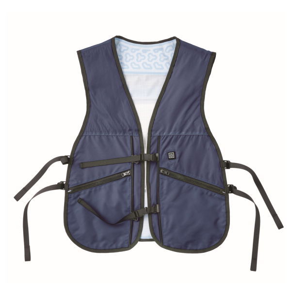 冷たい水がベスト回部を循環します。 　全身に冷却感が得られるように内部はハニカム構造となっており冷却水がベスト全体を循環します。 　特に酷暑下での建設・工業作業・運送業務、炎天下でのスポーツ時の熱中症対策に最適です。 　冷却（流水）スピードは三段階となっております。赤（強）青（中）緑（弱） 　本製品はフリーサイズとなっておりサイドとフロントのバックルでサイズ調整が可能です。 　ドライ・通気性・吸汗速乾性のある素材を使用した設計となっているので各作業現場で対応可能 　10000mAhのモバイルバッテリー使用時の持続時間：赤（強）約33時間・青（中）約40時間・緑（弱）約50時間 注意事項： ※モバイルバッテリーは別売りです。 ※ご使用されていない機関においての保管。水抜きなどのお手入れはお客様の責任で行うようお願いいたします。 ※記載の数値はご使用の環境や状況により異なります。 付属品：保冷パック2個 素材（表）：ナイロン 素材（裏）：4層素材ナイロン生地、TPUフィルム、アイスシルク生地 モバイルバッテリーポケット幅（mm）：170 重量　梱包（g）：560使用上の注意： ※使用中、身体に異変を感じた場合はすぐに使用を中止してください。 ※ケーブル端子は根元まで差し込んでください。 ※濡れた手で操作、ケーブル端子の抜き差しはしないでください。 ※火気近くで使用しないでください。 ●都度発注のためメーカー欠品等の場合は納期のご希望に添えません。 ●返品、交換、発注後のキャンセルはできません。 ●仕様・寸法・デザインについては予告なく変更されることがあります。 ●トラックが入れない場合などは営業所お引き取りになる場合があります。 ●画像はイメージです。代表画像を使用することがあります。