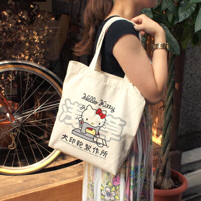 ����&times;HELLOKITTY�������Хå�