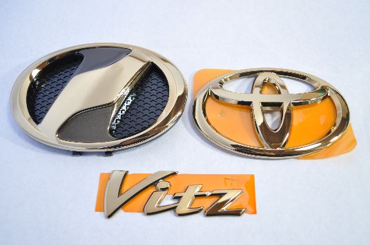 NCP130系　ヴィッツ　ゴールドエンブレム3点SET　　INVENTER/grow/メッキ/ブラッククローム/ゴールド/車エンブレム/車パーツ/
