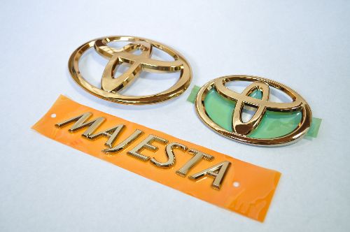 UZS18系マジェスタ　ゴールドメッキエンブレム3点SET　　INVENTER/grow/メッキ/ブラッククローム/ゴールド/車エンブレム/車パーツ/