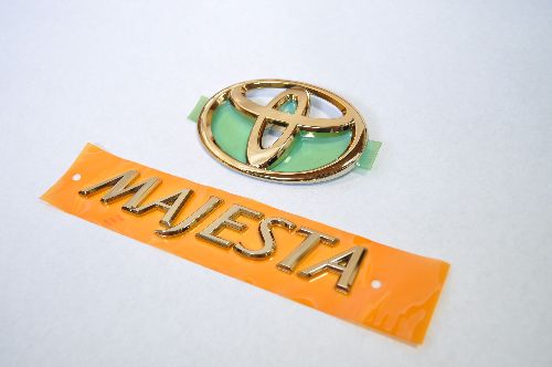 UZS18系マジェスタ　ゴールドメッキエンブレムリア2点　　INVENTER/grow/メッキ/ブラッククローム/ゴールド/車エンブレム/車パーツ/