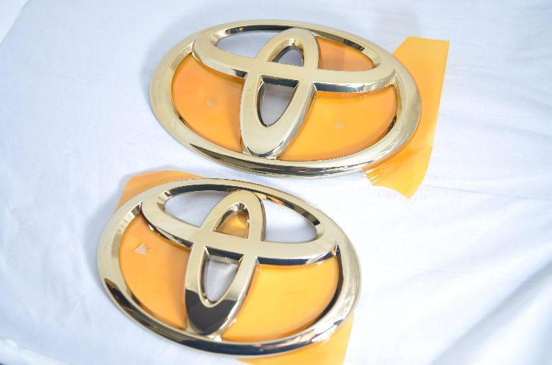 UZJ200系ランドクルーザー　フロント/リアTマーク　ゴールドエンブレム　　INVENTER/grow/メッキ/ブラッククローム/ゴールド/車エンブレム/車パーツ/