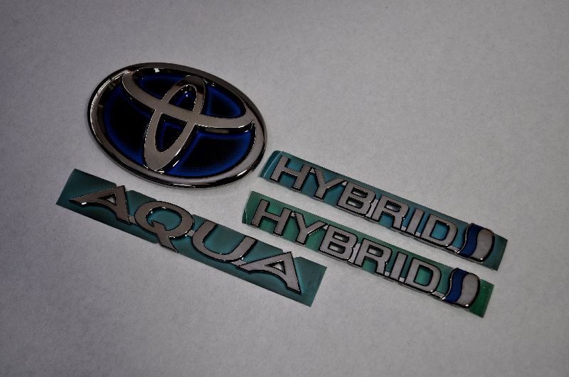 NHP10アクア　ブラックメッキエンブレムリア4点SET　　INVENTER/grow/メッキ/ブラッククローム/ゴールド/車エンブレム/車パーツ/