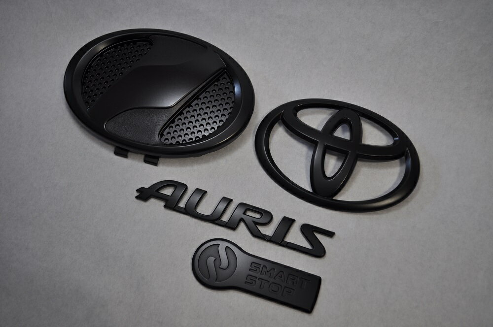 NZE/ZRE18系オーリス　マットブラックorピアノブラックエンブレム　4点SET　　INVENTER/grow/メッキ/ブラッククローム/ゴールド/車エンブレム/車パーツ/