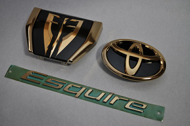 【当店ポイント10倍！スーパーSALE要エントリー】ZRR80　エスクァイア　ゴールドエンブレム3点SET　　純正/メッキ/カラーメッキ/セット/単品/車/車パーツ/カーパーツ/高品質/送料無料