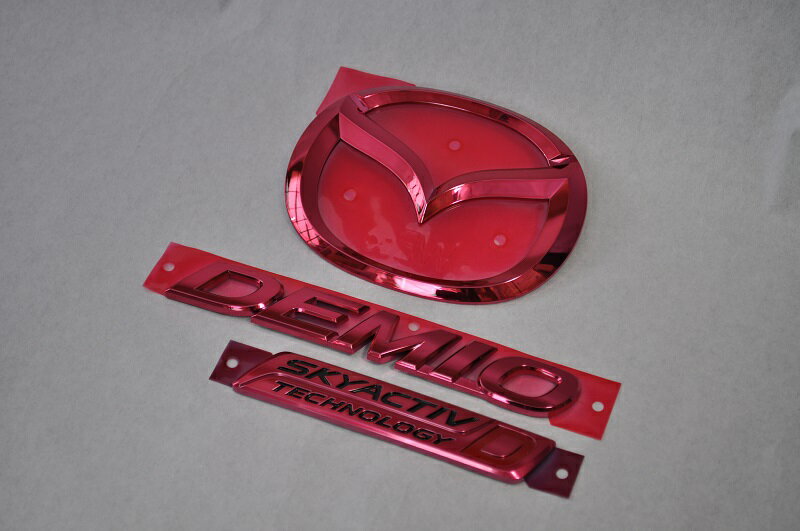 DJ5　デミオ　レッドメッキエンブレムリア3点SET　　INVENTER/grow/メッキ/ブラッククローム/ゴールド/車エンブレム/車パーツ/
