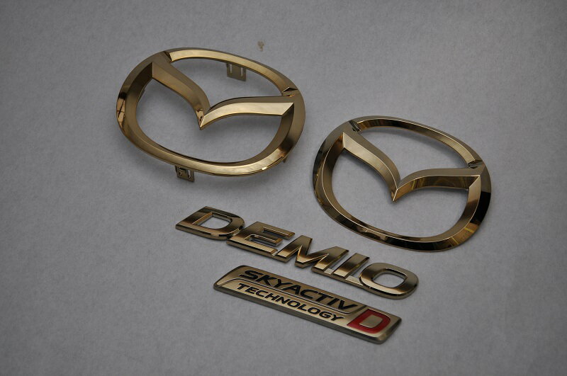 DJ5FS　デミオ　ゴールドメッキエンブレム4点SET　　INVENTER/grow/メッキ/ブラッククローム/ゴールド/車エンブレム/車パーツ/