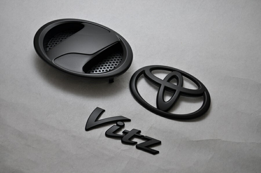 NCP130ヴィッツ　マットブラックorピアノブラックエンブレム　3点SET　　INVENTER/grow/メッキ/ブラッククローム/ゴールド/車エンブレム/車パーツ/