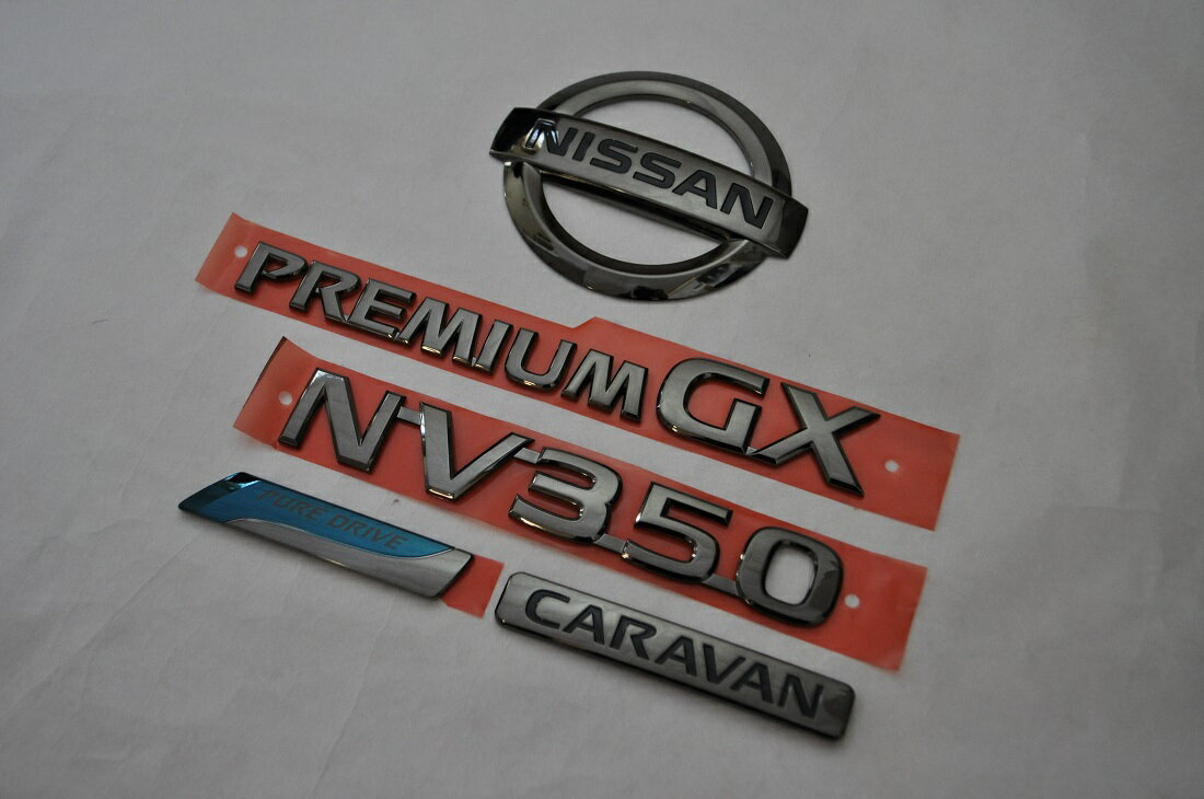 E26　キャラバン　NV350　前期　ブラックメッキエンブレム　リア4点SET　　INVENTER/grow/メッキ/ブラッククローム/ゴールド/車エンブレム/車パーツ/