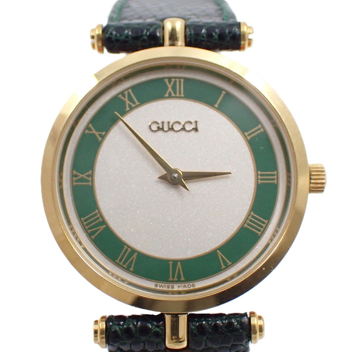 ●素材 ：ステンレス（ゴールドGP×シェリーライン）●ベルト ：純正グリーン革ベルト・尾錠●機械タイプ ：クォーツ（作動中）●文字盤 ：グリーン×ホワイト●ケースサイズ ：直径30mm（リューズ除く）●ベルトサイズ ：腕回り（内径） 最長18．5cm / ラグ幅 16mm（尾錠側：14mm）付属品：なしUSED品ガラスに小傷や線傷が見られます。時計本体に小傷がありますが、メッキやサイドの塗装はがれはありません。ベルトには薄いスレや汚れが見られます。管理No：37F1130★掲載の商品は全て一点物となっております。インターネット販売と店頭販売を並行しておりますので売り切れている場合がございます。予めご了承下さい。 ＊万が一売り切れの場合は当店より直接メールにてお知らせいたします。