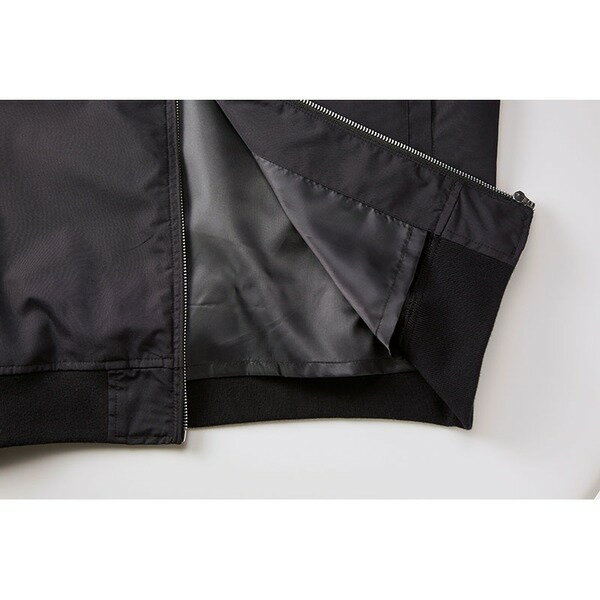 テカリを抑えた綿混・撥水加工、防風加工、裏地付スタジアムジャケット　ブラック　M