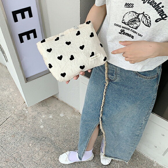 【まとめ買いで最大15％OFF】ポーチ 収納 ハート ハート柄 LOVE モノトーン ミニハート ハートポーチ 小物 ケース 大容量 大きめ ファスナー セット アクセサリー メイク メイクポーチ 小物入れ スクエア 韓国ファッション シンプル ガーリー フェミニン iradowl-10000723 Iradowl サンプル画像3