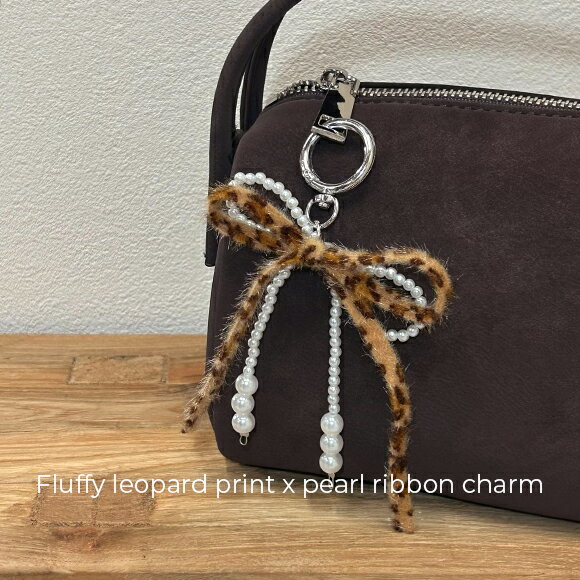 チャーム キーホルダー 韓国 カラビナ チェック リボン パール レオパード ふわふわ ベージュ シューズアクセサリー 春 秋 冬 女子会 デート お泊り 旅行...