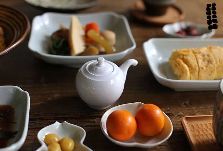 東屋（あづまや）　 醤油差し　白岳窯（長崎県波佐見町）AZMAYA　猿山修