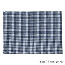 fog linen workは普段使いをテーマにリネンの商品を企画、生産しています。 はじめた当初は家で普段使いできるリネンが欲しいという思いで、ほんの数アイテムの商品ではじめましたが、あんなものこんなものと自分の暮らしのニーズに応じて、商品アイテムが増えてきて、そしてこんな柄があったらとオリジナルのデザインで生地の生産もはじめ、現在ではオリジナルの色柄の生地で商品の生産をしています。 fog linen workの商品はくせがなく、オーソドックス。そしていろいろなライフスタイルの方の暮らしの中でお役に立てる普段使いのリネンを作りたいという思いでつくられています。 フラックスという植物の繊維から作られる天然繊維のリネンは、最も汚れが落ちやすく、お洗濯に強い素材です。 吸水性、速乾性に優れていて、使い込めば使い込むほどくったりと柔らかく、馴染み、使うのが楽しみになる、そんな愛着がわく素材です。 こちらのリネンキッチンクロスは、幅約45×長さ約65cmと大きめのサイズなので、お皿拭きやキッチンのタオル、ランチョンマットやお弁当包みといろいろ活躍してくれる頼りになる一枚です。 清潔感のあるキッチンクロスは、裏側は引っ掛けられるようになっているので、掛けているだけでインテリアになってくれます。 色柄を揃えて何枚かストックしたり、季節や来客時にいろいろと替えて楽しんだりと、暮らしを豊かにしてくれるリネンです。 ※モニタの環境により、実際の色と多少異なることがありますので、予めご了承ください。 ※リネン特有の多少の織りキズ、ネップ、節、繊維片などが含まれる場合もございますが、天然素材の自然な風合いとしてあらかじめご了承願います。 　SPEC/スペック 　品名 　リネンキッチンクロス クレメンテ 　サイズ 　幅約45×長さ約65cm 　素材 　リネン100％ 　製造国 　リトアニア製 　ブランド 　fog linen work / フォグリネンワーク 　納期 　1〜2営業日以内に発送予定 ※こちらの商品は3点までネコポス対応可能です。 ご希望のお客様は必ず下記リンク先をご一読ください。 ※ネコポスの場合「あす楽」対象外となりますのでご注意ください。 ⇒ネコポスについて fog linen work商品一覧 お支払い・送料について