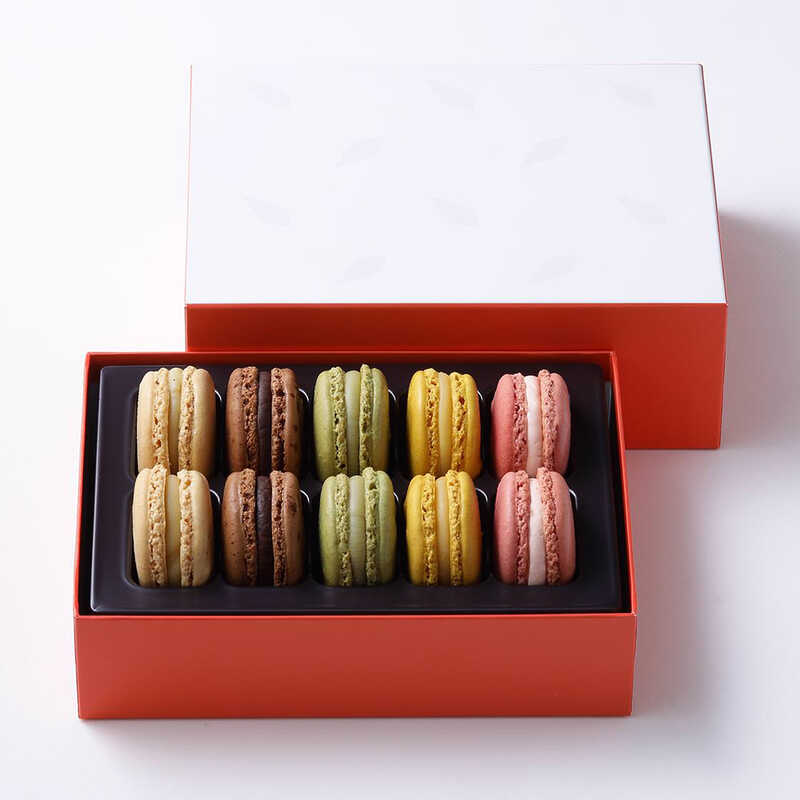 お歳暮 お菓子 2025 マカロン 10個詰合わせ ピエール・エルメ・パリ 季節のフレーバー ギフト 詰め合わせ 東京 お土産 お歳暮 御中元 お返し 誕生日 ...