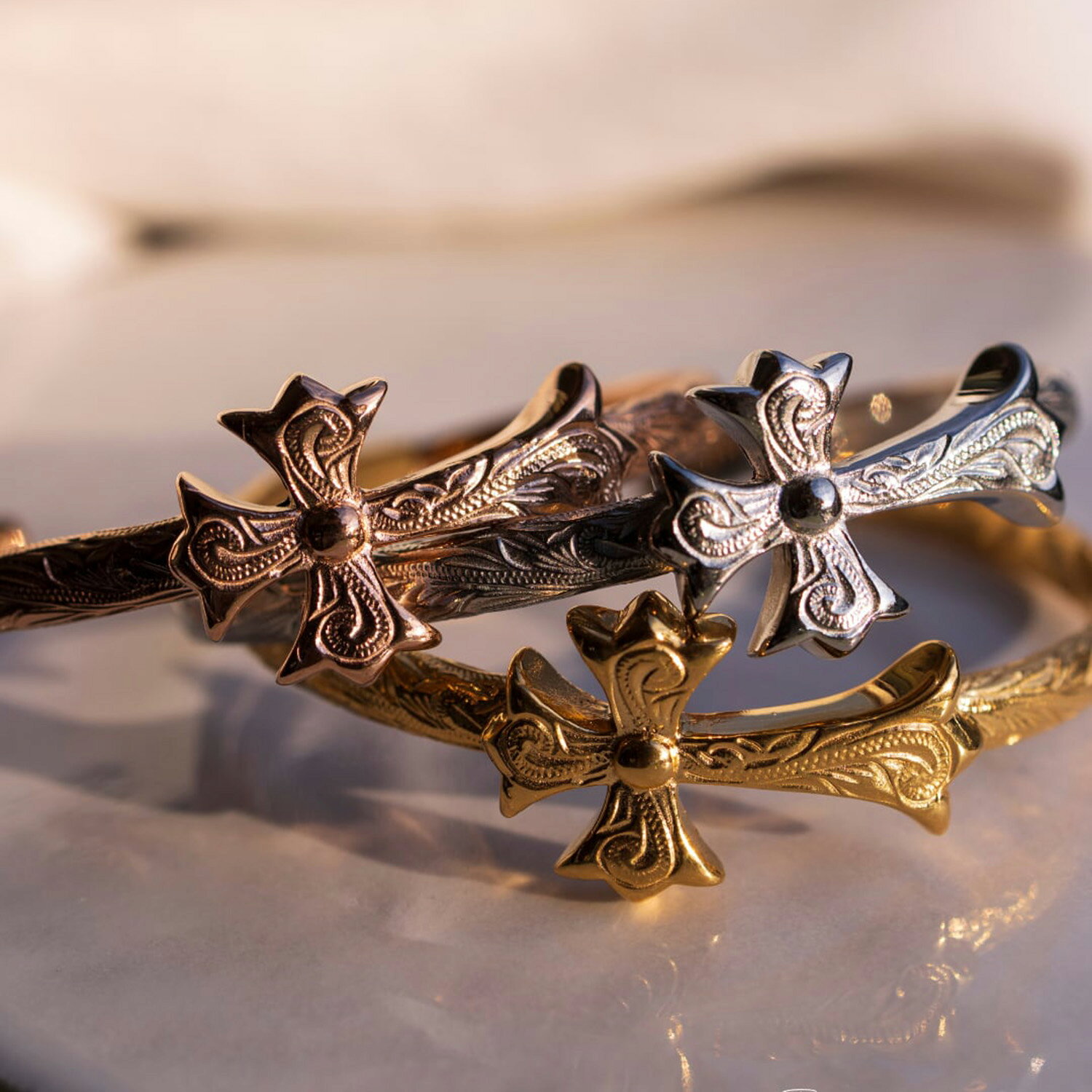 ハワイアンジュエリー バングル サージカルステンレス / cross bangle / 金属アレ...