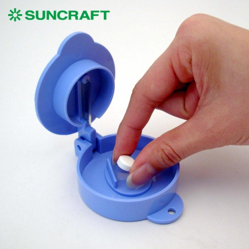 サンクラフト 錠剤カッター RD-08 メール便対応 日本製 ピルカッター 錠剤 カッター 錠剤カットはさみ 錠剤を砕く 薬 半分 飲みやすくする 割る 分ける 薬を簡単にカット。 錠剤をはさんで押さえるだけで、飛び散る心配がありません。 ...