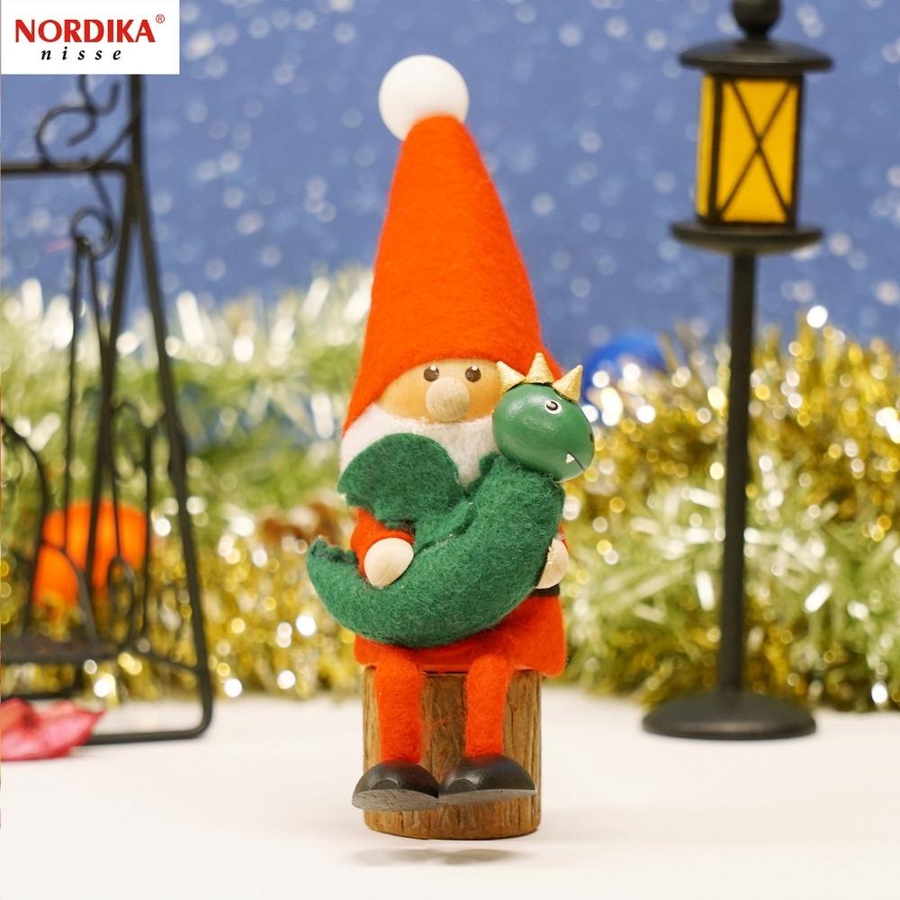 ノルディカニッセ ドラゴンを抱えたサンタ 干支 辰 NRD120764 木製 人形 デンマーク クリスマス プレゼント ギフト 飾り 窓 子供 大人 おもちゃ 新作 北欧 インテリア