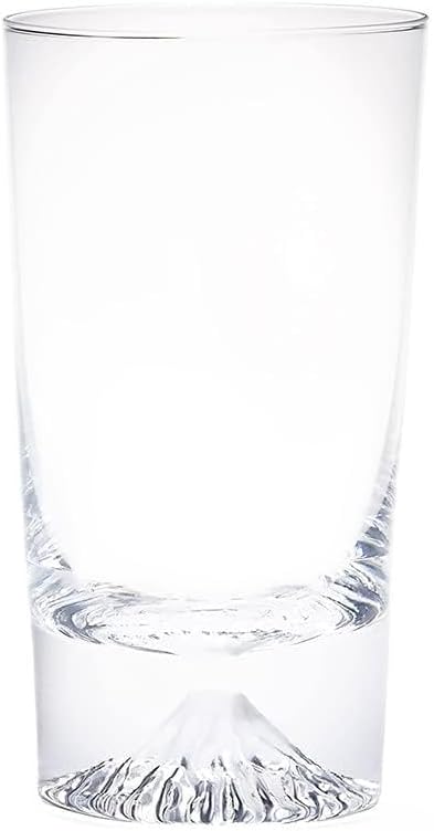 タジマガラス 田島硝子 富士山グラス ミニタンブラー 160ml TG20-015-MT 商品情報 ・ブランド: タジマガラス (Tajimaglass) ・カラー: クリアガラス ・スタイル: ガラスカップ ・用途: ショットグラス、ぐい呑み、ミニタンブラー ・行事: 結婚式、父の日、ギフト、内祝い、誕生日祝い ・付属コンポーネント: なし この商品について ・シンプルで使いやすい「富士山グラス」ミニシリーズ ・お酒やジュースを注ぐと、グラス底の富士山が美しく浮かび上がるデザイン ・熟練の職人による吹きガラス製法で、ひとつひとつ丁寧に手作り ・コンパクトなサイズ感で、日本酒やショットドリンクにも最適 サイズ・仕様 ・サイズ: 直径7.5cm × 高さ8cm ・容量: 160ml ・素材: 無鉛ガラス ・生産国: 日本 使用上の注意 ・このガラス器は職人による手作りのため、サイズ・重さに個体差があります。 ・電子レンジ、オーブン、直火での使用はできません。 ・食器洗浄機の使用は推奨されません。優しく手洗いしてください。 ・急激な温度変化により割れる可能性があるため、熱湯を注がないようご注意ください。 おすすめの用途 ・特別なギフトとして: 父の日、誕生日、結婚祝い、内祝い、新築祝い、記念日など ・日本酒やショットドリンクを楽しむために ・コレクションアイテムとして ・海外の方へのお土産やプレゼントにも最適 タジマガラスのこだわり タジマガラスは、日本の伝統技術を受け継ぎながら、現代のライフスタイルにも調和する製品を提供しています。 熟練の職人が一つひとつ手作業で作り上げた富士山グラスは、飲み物を注ぐと美しい富士山が現れる特別なデザイン。 日本の美を感じられる逸品として、日常使いから特別な贈り物まで幅広くご利用いただけます。 富士山グラスで、日本の美しさとともに至福のひとときをお楽しみください。
