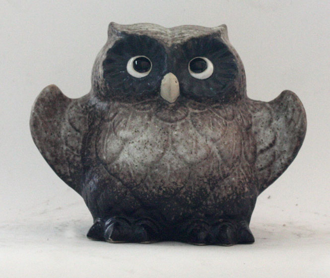 樂天商城 - 羽ばたきふくろう (粉引風) 6号信楽焼 陶器 置物 梟 フクロウ 縁起物 開店祝い 新築祝い 引越し祝い プレゼント 贈り物 ギフト 彩り屋