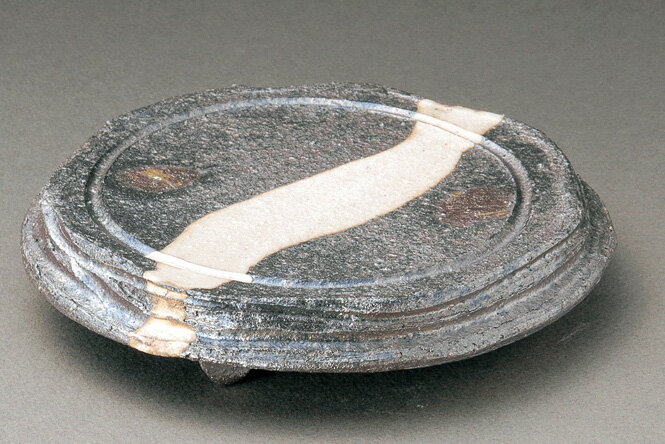 【お急ぎの方はこちら】黒窯変 掛け分け 5.7 足付丸皿陶器 信楽焼 キッチン 和食器 向付 皿器 うつわ 贈り物 プレゼント ギフト 彩り屋