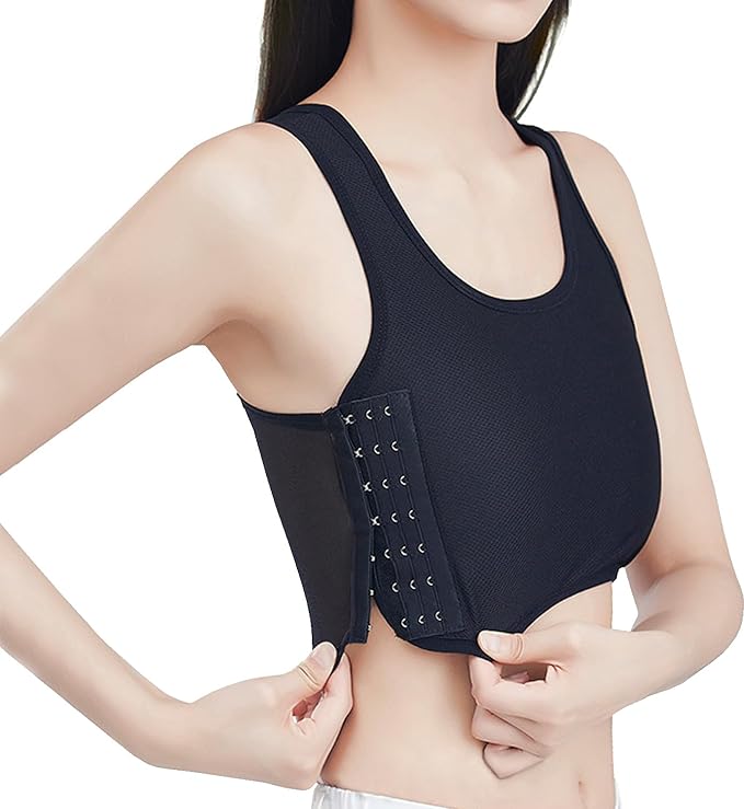 【簡単に使え・胸を小さく見せる】これはバストを自然に潰す事で美しいシルエットに見せるショート丈のタンクトップ型ナベシャツです。右側にホックがあり、着脱しやすい、後ろに手が届かない女性も楽に使えます。バストを小さく見せたい方、スポーツや運動時揺れ出来るだけ押さえたい方、コスプレや男装される方におすすめします。 【メッシュ素材・通気性抜群】背中面が薄手のメッシュ素材を採用しており、蒸れにくく、長時間の着用でも夏場でも快適な着けごこちです。幅広く設計された肩の仕様で、肩に食い込んだり、肩からズレ落ちてきたりしません。 【3段ホックでサイズ調整が可能】バストの抑え具合を3つのホックで調整が可能です。苦しくないよう好みの締め付け具合でご着用ください。しっかりフィットするので運動中バストの揺れによる痛みを軽減します。 【ノンワイヤー＆二層生地】ワイヤーが入っていないので、スポーッ時い激い動いても胸が邪魔いなはません。前面は二層生地で体をよりよく包み、透けにくく、胸全体を覆うことができ、締め付け力をより均一に分布させます。 【どんなシーンでも1枚あれば十分】胸を平らにして、男の子のようにカッコイイになりたい場合や、大きな胸で不自信な場合も多用途で使える便利な胸つぶしタンクトップです。男装・コスプレ・スポーツ・部活・和装・ダンスなどの様々なシーンで大活躍しています。