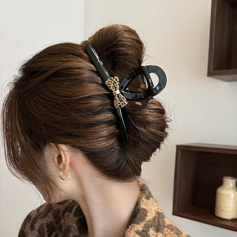 Rakuten - ヘアクリップ 全3種 大きさが選べる バンスクリップ りぼん ヒョウ柄 豹柄 ミニクリップ 小さめ 大きめ ヘアアクセサリー 大きい 黒 謝恩会 レディース お呼ばれ 普段使い 髪留め