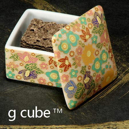 九谷焼 香箱 極上花詰グリーン g-cube ジーキューブ グリーンビズ アロマテラピー エッセンシャルオイル アロマ お香 香木 香水 香炉 香器 香り 精油 九谷焼 陶箱 小箱 白檀 沈香 ローズ ミント