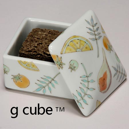 九谷焼 香箱 木箱入 ボタニカル 山岸青矢作 g-cube ジーキューブ グリーンビズ アロマテラピー エッセンシャルオイル アロマ お香 香木 香水 香炉 香器 香り 精油 九谷焼 陶箱 小箱 白檀 沈香 …