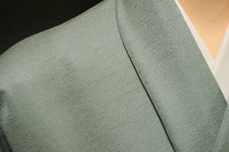 色無地　紋意匠　横霞文　錆青磁