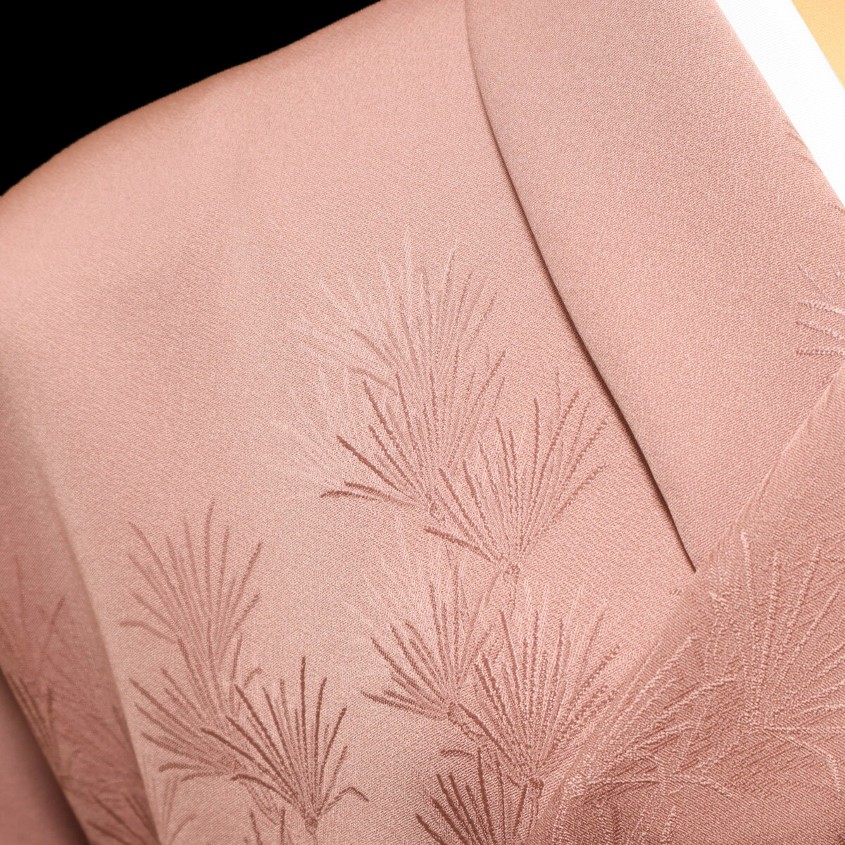 色無地　付下柄　高野槙　桜ねずみ【反物1反・胴裏1枚・共色八掛1枚付】【丹後織物求評会農林水産省生産局長賞受賞生地】着物 色無地 正絹 反物 袷 単衣 地紋 茶道 茶席 学校行事 七五三 礼装用 入学式 卒業式 結婚