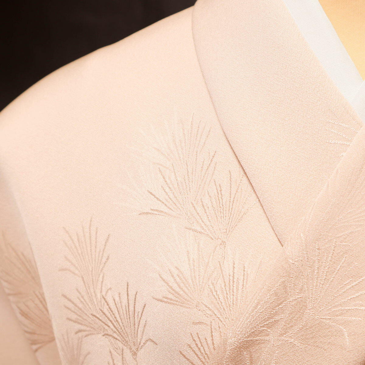 色無地　付下柄　高野槙　灰梅【反物1反・胴裏1枚・共色八掛1枚付】【丹後織物求評会農林水産省生産局長賞受賞生地】着物 色無地 正絹 反物 袷 単衣 地紋 茶道 茶席 学校行事 七五三 礼装用 入学式 卒業式 結婚