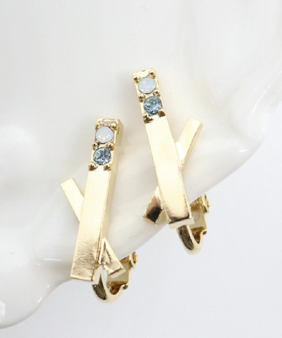 楽天is amulet.　楽天市場店ゴールドクロスバーイヤリング is amulet. レディース ゴールド 華奢 上品 大人可愛い アクアマリン オフィスカジュアル 通勤用 オフィス用