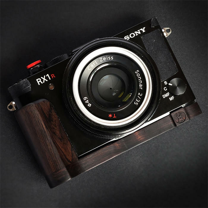 SONY RX1R2 RII 専用 ハンドグリップメタル 檀木材 ボディケース 用のハンドグリップです 互換 電池交換便利 底面開閉