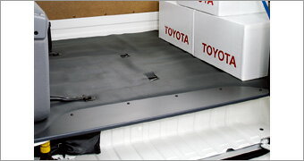 乐天商城 - TOYOTA【トヨタ】REGIUS【レジアスエース】200系後期ステップカバー左側TRH200・KDH200 純正 用品 部品 パーツ アクセサリ オプション 08474-261【宅配便 大サイズ】