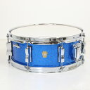 60年代の伝説の名器が蘇る、JAZZ FESTシリーズ 《LUDWIG SPEED KING プレゼントキャンペーン応募券付き》 復刻盤スピードキングペダル（L203）が抽選で当たる応募券付属！ 2021年12月31までのメーカーキャンペーン開催中、 詳しくは国内正規輸入代理店ノナカ貿易のサイトをご確認ください。 ■JAZZ FEST Series レガシーマホガニーシリーズをベースに、今でもヴィンテージドラムとして高い人気を誇る、1964年当時の 「JAZZ FESTIVAL」のスペックを再現したシリーズです。当時のスネアベッドやインナーのホワイト・レ ゾコート仕様、赤いフェルトのベースボールバット・トーンコーントロール、更には18本のスナッピーな どもかなり忠実に再現されております。マイルドかつドライ、また5.5インチの深さが生み出す絶妙にフ ァットで豊かな鳴り。当時のジャズフェスのスペックだからこその、あのサウンドが今蘇ります！ 【主な仕様】 型番：LS908 サイズ ：14×5.5インチ フープ/テンション ：8テンション 2.3mmスチールトリプルフランジフープ シェルマテリアル ：3ply(マホガニー/ポプラ+メイプルレインフォースメント）+インナー・ホワイト・レゾコート ストレイナー：P-88AC スナッピー：L1963 18ストリングス ヘッド:LUDWIG HEAVY CORTED 付属：チューニングキー、ソフトケース ※こちらはメーカー在庫お取寄せです。 ※画像はサンプル（別個体）です。