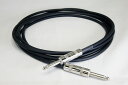 「BELDEN 9395 + Switchcraft Plug」 by Moridaira Component Cables ・Moridaira Component Cables モリダイラ・コンポーネントケーブルは、世界的に定評のあるベルデン社のケーブルやスイッチクラフト社のプラグ、ノイトリック社のプラグを使用し、リペア経験の豊富な熟練スタッフのみで製作されるプレミアムな楽器用ケーブルです。結線に使用するハンダにもこだわり、信頼性の高い「KESTER 44」を使用しています。 ・BELDEN 9395 古くからロックミュージックを支えてきた定番のシールドケーブル。豊かな中音域で存在感のあるサウンドが特徴。18AWGの太めの導体を使用し直流抵抗による信号の減衰を低減。二重のシールド構造により外来ノイズに強く、柔軟性にも優れています。 ・Switchcraft Plug 世界的に多くのギターメーカーや機材メーカーが採用する、歴史と信頼性の高いプラグ。世界標準ゆえに、接続する機器との相性のトラブルが起きにくいプラグです。ストレートプラグには「#280」、L字型プラグには「#226」、パッチケーブル用ショートプラグには「#380」を採用。 ---------------------------------------- ＜ MODEL ＞ BSC9395/5SL 長さ：5メートル プラグ形状：Lアングル - ストレート ※画像はサンプルです。製品の仕様は予告なく変更される場合がございますので予めご了承くださいませ。 ※複数のモールに掲載されているため、売却に伴う商品情報の削除は迅速を心掛けておりますが必ずしもリアルタイムではございませんので、ご注文後に万一売り切れとなっておりました際は誠に申し訳ございませんがご容赦くださいませ。