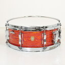 60年代の伝説の名器が蘇る、JAZZ FESTシリーズ 《LUDWIG SPEED KING プレゼントキャンペーン応募券付き》 復刻盤スピードキングペダル（L203）が抽選で当たる応募券付属！ 2021年12月31までのメーカーキャンペーン開催中、 詳しくは国内正規輸入代理店ノナカ貿易のサイトをご確認ください。 ■JAZZ FEST Series レガシーマホガニーシリーズをベースに、今でもヴィンテージドラムとして高い人気を誇る、1964年当時の 「JAZZ FESTIVAL」のスペックを再現したシリーズです。当時のスネアベッドやインナーのホワイト・レ ゾコート仕様、赤いフェルトのベースボールバット・トーンコーントロール、更には18本のスナッピーな どもかなり忠実に再現されております。マイルドかつドライ、また5.5インチの深さが生み出す絶妙にフ ァットで豊かな鳴り。当時のジャズフェスのスペックだからこその、あのサウンドが今蘇ります！ 【主な仕様】 型番：LS908 サイズ ：14×5.5インチ フープ/テンション ：8テンション 2.3mmスチールトリプルフランジフープ シェルマテリアル ：3ply(マホガニー/ポプラ+メイプルレインフォースメント）+インナー・ホワイト・レゾコート ストレイナー：P-88AC スナッピー：L1963 18ストリングス ヘッド:LUDWIG HEAVY CORTED 付属：チューニングキー、ソフトケース ※こちらはメーカー在庫お取寄せです。 ※画像はサンプル（別個体）です。