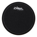 Zildjian Reflexx Conditioning Pad Zildjian Reflexx Conditioning Pad は、柔らかく、厚みのある打面を特徴とする、両面タイプの練習パッドです。腕、手首、指の筋肉に強いトレーニング効果を発揮します。 主な特長 ●3/4 インチの厚みを持つFLEXX 面は、腕、手首、指を使ったあらゆるタイプの練習に対応できます。 ●1/2 インチの厚みを持つWORKK 面は、例えば枕など完全にデッドな表面に比べ、全体的にリバウンドは少ないですが、ストロークをより聞き取りやすくするための硬さを備えています。この打面は上腕と下腕、そして手首の可動域を広く使ったテクニックを、低速から中速で練習するのに適しています。 ●テクニックを向上させたいドラマーに最適なこの練習パッドで、コントロール、強度、感度、持久力を向上させ、遅いテンポから速いテンポまで幅広いストロークが可能になります。 ●比較的静かなパッドなので、小音量での練習に適しています。 ●サイズ：6インチ（約15cm） 留意事項 ※本商品にスタンドやスティックは付属しておりません。