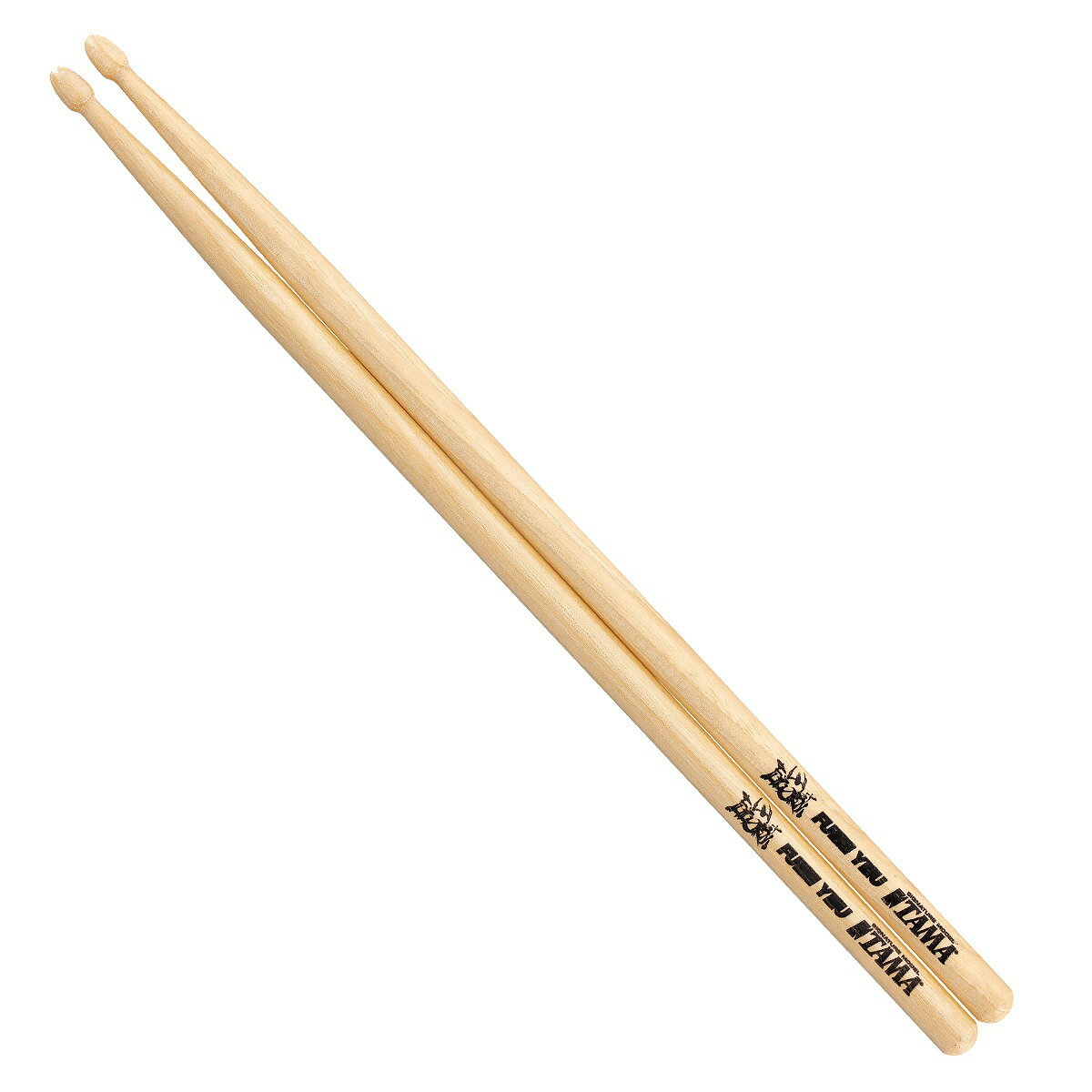 ◆TAMA SIGNATURE STICKS H-FUYU2 ?FUYUモデル? 様々なアーティストのサポートと自身のバンドでの演奏を両立し、 精力的な活動を続ける FUYUのシグネチャーモデルスティックの第2弾。 第1弾モデルの太めの16mmグリップ径から、 スタンダードな径への変更という方針をとりつつ、 様々なショルダー長さとチップ形状のサンプルを作成、 そして検証という作業を4年に渡って繰り返し行い、 FUYUが求める理想のスティックバランスを実現したモデルです。 (本人コメント) TAMAから僕の第二弾となるシグネチャースティックが発売されます！ 色んなジャンル、小さいライブバーからドームだったり、 会場が変わるたびにその箱(会場)に合わせてドラム・スティックを変える事があるのですが、 そのニーズに応えられるスティックを作りました！ 今回は14.5mm x 406mmと言う細めなスティックで、 ウェイトバランスを長年TAMAと相談し合いながら、 やっと完成させることができました。 チップはティアドロップなのでシンバルの鳴りも綺麗だし、 本当にどの現場でも使えるオールマイティなスティックになっています！ そして最近少しハマっているのが、左手に太めの第1弾モデル(H-FUYU)、 右手に細めの第2弾モデルという使い方です！もちろん逆もありだし^_^ とにかく今回のモデルは非常に使いやすく音も良いので、早速現場で使っています！ 是非試してみて下さい！（FUYU） 【スペック】 材質：ヒッコリー グリップ径：14.5mm / 長さ：406mm フィニッシュ：ツヤ消し