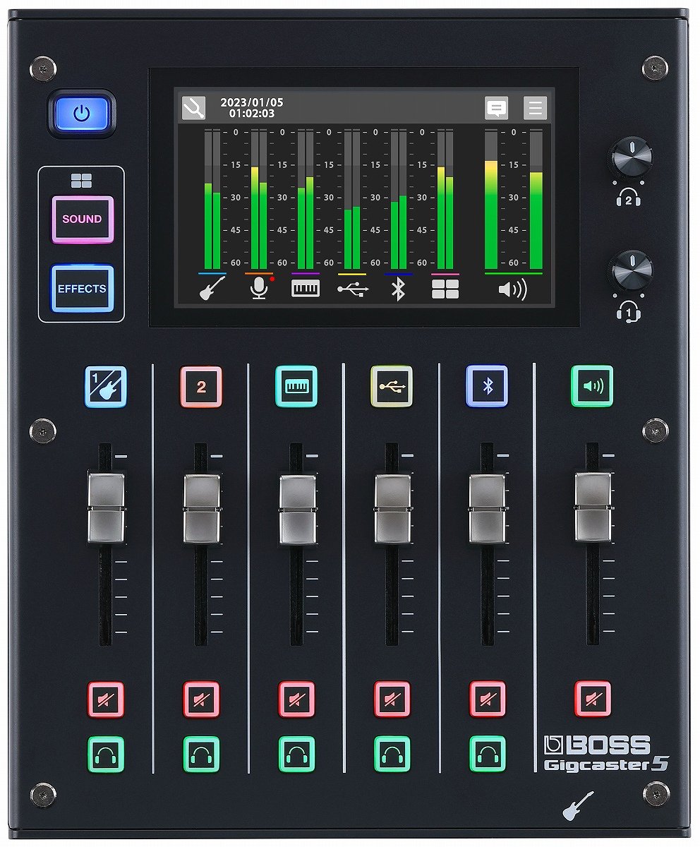 演奏配信に必要なツールをコンパクトに凝縮 ミュージシャンのために開発された高音質ストリーミング・ミキサーGigcaster 5 は、配信で求められる数多くの機能がコンパクトに凝縮されています。汎用性の高い5 チャンネルのミキサー機能を備え、この一台でライブ・ストリーミングからオンライン・レッスン、レコーディングまで、様々なシチュエーションで活躍します。BOSS のフラッグシップ・エフェクト・プロセッサーGT-1000 譲りのアンプ／エフェクト、VE シリーズ譲りの多彩なボーカル・エフェクトを内蔵。ギターやマイクを繋げば、即座に高品位なサウンドで演奏を配信できます。チャンネル毎に独立したフェーダーとタッチ操作に対応したカラー・ディスプレイを搭載し、直感的かつスムーズな操作性も実現。Gigcaster 5 は、敷居の高かったライブ配信を極めて身近にする楽器メーカーならではの新しいソリューションです。 即座にギター演奏を配信 Gigcaster 5 はギター／ベースがダイレクトに接続できる専用端子を前面に装備しています。このチャンネルには、BOSSのフラッグシップ・モデルGT-1000 譲りのアンプ、エフェクトを多数搭載。100個のプリセット・パッチが用意されているため、ギターを接続すれば即座に演奏の配信が行えます。自身で作成したユーザー・パッチは200 まで保存可能。演奏に欠かせないチューナーも本体に内蔵しています。また、オプションのGA-FCや、フットスイッチ、エクスプレッション・ペダルを接続すれば、サウンドの切り替えやバッキング・トラックの再生／停止などを足元でコントロール可能です。Gigcaster 5 はこの一台で、快適な演奏環境によるライブ・ストリーミングを実現します。 マイクやシンセサイザーも高品位なサウンドで Gigcaster 5 は、低ノイズでクリアな音声配信を実現する優れたマイク・プリアンプを搭載。+70dB の広いゲイン・レンジにより、あらゆるマイクを接続可能です。2 つのXLR 端子はファンタム電源を備えているため、コンデンサー・マイクにも対応しています。ボーカル・パフォーマンスや配信時の会話に使用可能なエフェクトも搭載。歌声の質を高めたり、ハーモニーを加えたり、ボイス・チェンジャー・エフェクトで話し声のキャラクターを変化させるなど、様々なシーンで活躍します。またシンセサイザーなどの楽器をインストL/R 端子に接続することができ、少人数でのセッションを配信することも可能です。 オーディオ環境を統合 コンパクトでありながら汎用性の高いミキサー機能を備えたGigcaster 5 は、デスク周りのオーディオを一括してコントロール可能です。マイクおよび楽器用の3 つのチャンネル、Bluetooth、USB の計5 チャンネルを装備。様々なソースをGigcaster 5 へ集約し、ミックスすることが可能です。また、マルチトラック対応のUSB オーディオ機能により、各チャンネルとミックスされた音声をPC へ送り、演奏配信やDAW での録音、オンライン会議などに利用することができます。各チャンネルはPC 上でそれぞれ独立したデバイスとして認識されるため、ソフトウェア毎に使用するチャンネルを指定することが可能です。各ソフトウェアで再生される音声をGigcaster 5 のチャンネルに指定して送ることで、本体でミックスをコントロールすることもできます。 コンパクトに凝縮された便利な機能 この小さな筐体には、配信に便利な機能が凝縮されています。ライブ・ストリーミングに不可欠なBGM は、モバイル・デバイスからBluetooth 経由で再生が可能です。デバイス側の通話機能を用いれば、リモートゲストの音声もGigcaster 5 でミキシングすることができます。会話の開始に合わせてBGM の音量を自動的に下げるダッキング機能を備えるため、調節の手間もかかりません。専用アプリと接続すれば、本体ディスプレイからタッチ操作でアプリに取り込んだジングルや効果音などを再生し、配信を一段と盛り上げることができます。 直感的かつディープなミキサー機能 Gigcaster 5 は鮮やかなカラー・タッチ・ディスプレイ、5 つのインプット・チャンネルと全体の音量をコントロールするアウトプット・チャンネル、それぞれに独立したフェーダーを備えているため、直感的な音量調節が行えます。ディスプレイ上にはアウトプットを含む全チャンネルのレベル・メーターが1つの画面に表示されるので、適切なレベルの管理も簡単に行えます。ディスプレイからはノイズ・サプレッサーやディエッサーなど多彩な内蔵エフェクトにもアクセスでき、さらにサウンドに磨きをかけることも可能です。Gigcaster 5 は、高音質かつ理想的なバランスのサウンドで配信が行えます。 カスタマイズ可能なバーチャル・パッド ディスプレイ上で操作できる8 つのパッドは、それぞれに自由な機能をアサイン可能です。内蔵エフェクトのON/OFF やパッチの切り替えなど、一つのパッドに最大4 つの機能割り当てることができます。任意のMIDI CC を送信することもできるため、PC 側のソフトウェアに合わせた設定を行えば、パッドをトリガーに配信される映像ソースを切り替えるといった、幅広い活用が可能です。また、オプションの外部フットスイッチに同等の機能を割り当てることができるので、足元でのコントロールも行えます。それぞれに異なる機能を設定した8 つのパッド、その組み合わせを8 つのバンクとして保存可能。合計64 の機能にアクセスできます。 配信とレコーディング Gigcaster 5 は、オーディオ・インターフェイスとしても優れた機能性を備えており、高音質なサウンドをそのまま配信、レコーディング可能です。マルチトラック・レコーディングにも対応しているため、複数のサウンド・ソースを用いたコンテンツ作成が快適に行えます。また、2MIX のサウンドで配信しながら、各チャンネルのサウンドを別途録音することも可能。後日ゆっくりミックスし直すことができ、アーカイブの作成にも役立ちます。