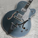 140周年の特別な"グレッチ"140th Anniversaryシリーズ登場！ 2023年、Gretschブランドは創業年から”ダブルプラチナ”となる140周年という大きな節目を迎えます。 140年にわたる確かなサウンドを祝して開発されたLimited Edition G6136T-140 Falconは、インスピレーションに満ちたグレッチの歴史を称え、次世代のサウンドスケープを作り出すプレイヤーに優れたパワーとトーンを提供します。 主な特徴： ・ソリッドアディロンダックレッドスプルーストップ、メイプルバック＆サイド ・MLブレイシング ・22本のミディアムジャンボフレットと、マザーオブパールハンプブロックインレイを備えた、ロールオフ処理済み12インチラジアスエボニー指板 ・FT-67 Filter?Tronハムバッカー ・エボニーベースのAdjusto-Maticブリッジ ・ストリングスルー式のBigsby B6CPテイルピース ・Grover Imperialロッキングチューナー ・140周年記念ヘッドプレート ・クロムハードウェア ・ニトロセルロースラッカーフィニッシュ ・Gretsch 17インチデラックスホロウボディハードシェルケース付属 製品ハイライト： 【MLブレイシングのアディロンダックレッドスプルーストップ】 17インチ幅のホロウボディにソリッドアディロンダックレッドスプルースをトッピングし、バック＆サイドにはラミネートメイプルを採用。 ボディ内部は、MLブレイシングで補強されています。 【フラッグシップFT-67 Filter?Tronピックアップ】 FT-67 Filter?Tronハムバッカーは、ヴィンテージGretschヴォイシングを再現しつつ、現代の演奏スタイルに合わせたトーンが得られるように設計されています。 このパワフルなピックアップは、オープンで煌めくトップエンド、艶のあるミッドレンジ、力強いローエンド、バランスの取れたハーモニクスを提供し、バンドアンサンブルで他の楽器とシームレスにブレンドする音色を実現します。 【多彩なコントロール】 各ピックアップのボリュームコントロール、マスターNo-Loadトーン、トレブルブリード回路付きマスターボリュームとを備え、直感的なサウンド設計が可能です。 【140周年記念仕様】 G6136T-140は、Pure Platinumのボディバック＆サイドにStone Platinumのボディトップを重ねたフィニッシュで、ピックガードとピックアップベゼル、GArrowコントロールノブ、シルバーバインディング、140周年記念ヘッドプレートが付いたマッチングヘッドストックといった特別な仕様でまとめ上げられています。 JAN 0717669877064 個体情報 重量　3.50kg 製品仕様 Body Material Laminated MapleBody Finish Gloss Nitrocellulose LacquerNeck Maple, Standard “U”Neck Finish Gloss Nitrocellulose LacquerFingerboard Ebony, 12” &#40;305 mm&#41;Frets 22, Medium JumboPosition Inlays Mother of Pearl Humpblocks &#40;Ebony&#41;Nut &#40;Material/Width&#41; Bone, 1.6875” &#40;42.86 mm&#41;Tuning Machines Grover Imperial LockingScale Length 25.5” &#40;64.77 cm&#41;Bridge Adjusto-Matic with Ebony BasePickguard Silver Plexi with Silver Gretsch Logo & Falcon GraphicPickups FT-67 Filter’Tron &#40;Bridge&#41;, FT-67 Filter’Tron &#40;Neck&#41;Pickup Switching 3-Position ToggleControls Volume 1. &#40;Neck Pickup&#41;, Volume 2. &#40;Bridge Pickup&#41;, Master Volume, Master ToneControl Knobs Jeweled ArrowHardware Finish ChromeStrings Nickel Plated Steel &#40;.011-.049 Gauges&#41;Case/Gig Bag Included G6242L Deluxe Hardshell Case