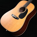 2006年製、Martin HD-28Vが入荷。 Martinの中でも、人気の高いヴィンテージシリーズ。しっかりとしたVシェイプネックにロングサドル、フォワードシフテッド・スキャロップド・ブレージングなど、D-28黄金期のヘリンボーン仕様のモデルとなっております。 ボディトップの振動をより追求する為に、フォワードシフテッドとスキャロップドが施されたブレーシングが採用されている事から、軽いタッチでも十分な音量を得る事が出来ると共に、幅広いダイナミクスレンジを持ち合わせております。 本器は、前オーナー様により使い込まれた楽器の雰囲気に近づけようと、爪で引っ掻いた様な加工がボディトップ全体に施されております。決して綺麗な外観ではございませんが、ガンガン使っていくプレイヤーの方にはオススメの一本でございます。 ピックガード、サドルも再製作されており、ネックリセットとリフレットもされている事から、プレイコンディションは抜群です。ブリッジ下部に塗装割れが起こっておりますが木部まで到達しておらず、割れ部分はブレーシングが設置されている箇所である事も踏まえ、使用上問題無く安心してお使いいただけます。 ヴィンテージライクなサウンドのMartinドレッドノートで演奏を楽しみたい方は是非。 ※非純正ギグケース付属 ※ネックヒール部にはストラップピンが増設されております。 ■商品ランク:B：かなり、傷&使用感はあるが、通常使用する用途において問題なし ■製造年:2006 ■保証:12ヶ月 ■シリアルナンバー:1169718 ■ケース:ソフトケース/非純正 ■重量:- kg ■フレット残り:80%〜90%程度 ■トラスロッド:締め/緩め方向に余裕あり ■ネックコンディション:問題無し ■説明書:なし ■他付属品:なし ■備考：その他付属品は画像に写っているもののみとなります。 ----------------------------- ▼必ずお読み下さい ※こちらの商品は中古品の現物1点限りでございます。 ※中古品につき、使用による傷・打痕等、写真に写りにくい傷がございます。予めご了承くださいませ。 ※店頭及び、複数のモールに掲載されているため、販売状況・在庫状況にはタイムラグがあり、リアルタイムではございません。 その為、ご注文時に既に売却済となっている可能性がございます。