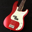 2023年限定モデルCandy Apple RedのHeritage 60s Precision Bass登場！ Made in Japan Heritageは、ヴィンテージ楽器がプレイヤーに与える至高の演奏体験を追求したシリーズです。 Fender Custom Shopでマスタービルダーとして名を馳せ、ヴィンテージ楽器に対して深い造詣を誇るマーク・ケンドリックの監修を得て採用された、ヴィンテージファンを魅了するスペックを詰め込んでいます。 HeritageシリーズのすべてのモデルはUSA製品のプロファイリングデータを元に設計されており、ボディシェイプやネックシェイプも年代に合わせて採用。 クロスワイヤーのピックアップやピックアップのセッティングとトーン、ボディのカラーの再現性など、細部に至るまでフェンダーの正統な系譜を受け継いでいます。 Made in Japan Heritage 60s Precision Bassはアルダーボディにラッカーフィニッシュを施し、使用年月と共に色合いに深みが増します。 20本のヴィンテージスタイルフレットを装備した7.25インチラジアスの“1963 C”シェイプメイプルネック、4つのスレデッドスチールサドル付きヴィンテージスタイルブリッジ、そしてHeritageシリーズのために特別に選定されたピックアップなど、本製品を構成するすべての仕様はクラシックなプレイアビリティと甘いヴィンテージトーンを実現するためにこだわり抜かれています。 多くの偉大なミュージシャンを虜にしてきたフェンダーの唯一無二のプレイアビリティと味わい深いトーンが、Heritageシリーズで体験いただけます。 ■付属品：ギグバッグ、メーカー保証書 ■主な仕様 Body Material: Alder Body Finish: Gloss Lacquer Neck: Maple, 1963 “C” Neck Finish: Gloss Lacquer (309), Nitrocellulose Lacquer Over Urethane Finish (300) Fingerboard: Rosewood, 7.25” (184.1 mm) Frets: 20, Vintage Position Inlays: Clay Dot (Rosewood) Nut (Material/Width): Bone, 1.650” (42 mm) Tuning Machines: Pure Vintage Reverse Open-Gear Scale Length: 34” (86.36 cm) Bridge: 4-Saddle Vintage-Style with Threaded Steel Saddles Pickguard: 3-Ply Mint Green (309), 4-Ply Tortoiseshell (300) Pickups: Premium Vintage-Style 60s Single-Coil P Bass (Middle) Pickup Switching: None Controls: Master Volume, Master Tone Control Knobs: Knurled Flat-Top Hardware Finish: Nickel/Chrome Strings: Nickel Plated Steel (.045-.105 Gauges) Case/Gig Bag: Deluxe Gig Bag JAN 0717669904784 個体情報 シリアルナンバー　JD23011592 重量　3.8kg 製品仕様 Body Material AlderBody Finish Gloss LacquerNeck Maple, 1963 “C”Neck Finish Gloss Lacquer &#40;309&#41;, Nitrocellulose Lacquer Over Urethane Finish &#40;300&#41;Fingerboard Rosewood, 7.25” &#40;184.1 mm&#41;Frets 20, VintagePosition Inlays Clay Dot &#40;Rosewood&#41;Nut &#40;Material/Width&#41; Bone, 1.650” &#40;42 mm&#41;Tuning Machines Pure Vintage Reverse Open-GearScale Length 34” &#40;86.36 cm&#41;Bridge 4-Saddle Vintage-Style with Threaded Steel SaddlesPickguard 3-Ply Mint Green &#40;309&#41;, 4-Ply Tortoiseshell &#40;300&#41;Pickups Premium Vintage-Style 60s Single-Coil P Bass &#40;Middle&#41;Pickup Switching NoneControls Master Volume, Master ToneControl Knobs Knurled Flat-TopHardware Finish Nickel/ChromeStrings Nickel Plated Steel &#40;.045-.105 Gauges&#41;Case/Gig Bag Deluxe Gig Bag